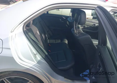 2012 Mercedes-Benz E 350 z USA, uszkodzony, nr VIN WDDHF5KB7CA555559